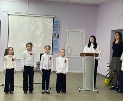 Торжественная линейка, посвящённая Дню Победы! Торжественная линейка, посвящённая Дню Победы!